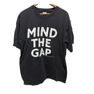 VTG Mind the Gap T-shirt tee vintage London 90s black white sz L single stitch